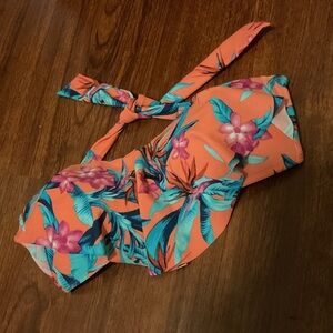 BNWOT Hula Honey Tropical Floral halter Bikini Top size medium
